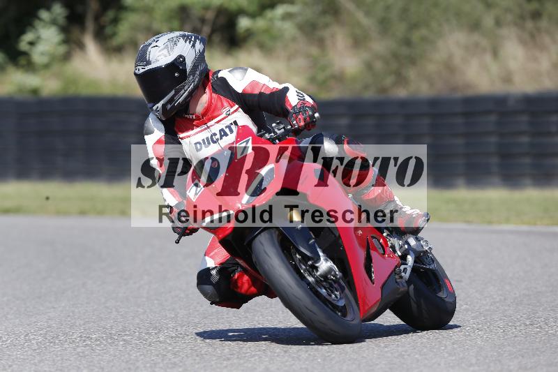 Archiv-2025/49 26.08.2025 Cornu Master School ADR/rot-rouge/27